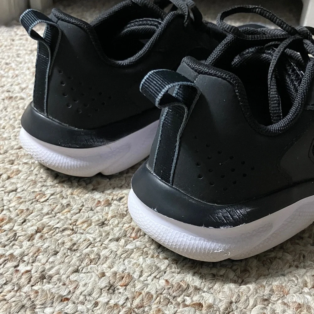Under Armour Black Sneakers EUC - Picture 7 of 9